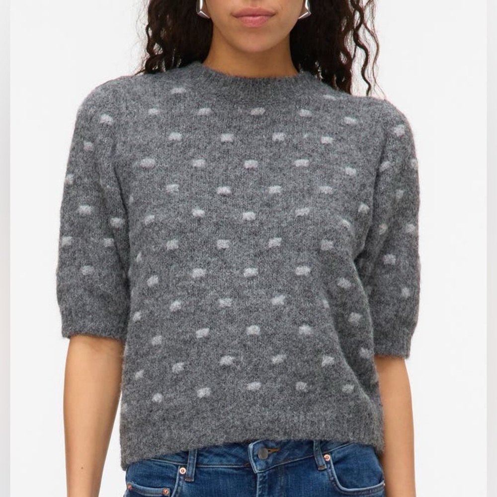 Vero Moda Heathered Gray Short-Sleeve Crewneck Sweater with Dot Texture